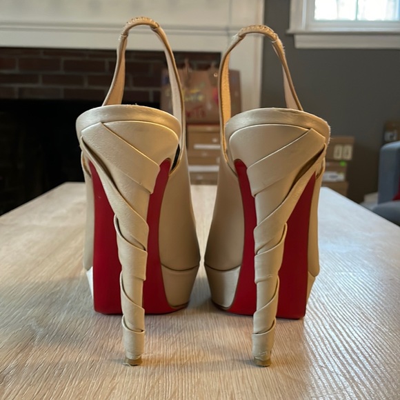 Louboutin Plisseta 140MM Nude Satin - 39 - Picture 5 of 12